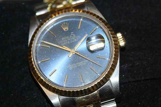 Appraisal: A GENTLEMANS ROLEX OYSTER PERPETUAL DATE JUST SUPERLATIV CHRONOMETER with