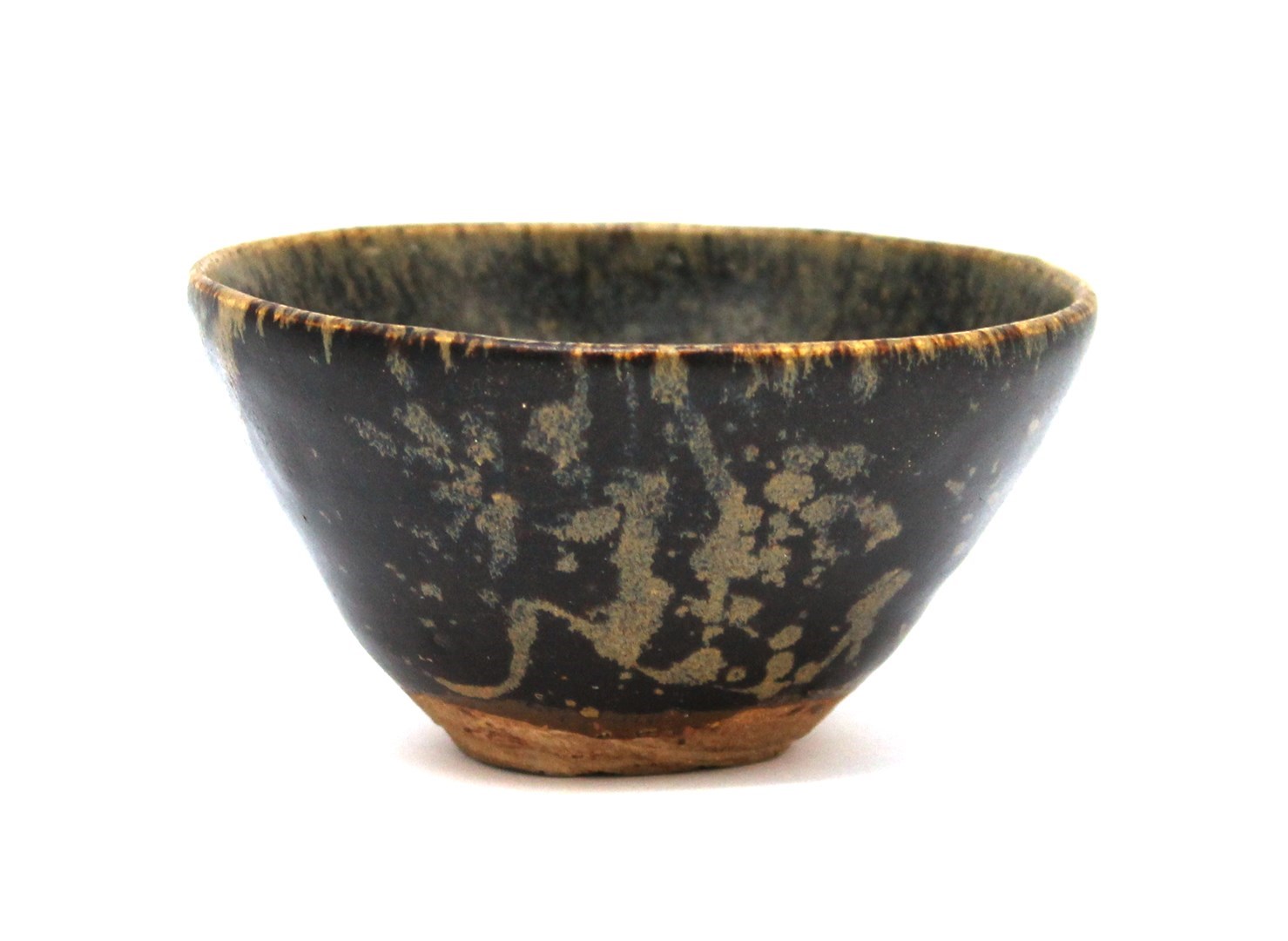 Appraisal: A Jizhou' papercut teabowl Song Dynasty the interior with three