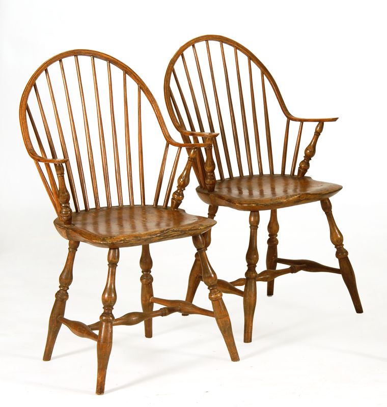 Appraisal: PAIR OF ANTIQUE BOWBACK WINDSOR CONTINUOUS-ARM CHAIRS Late th Early