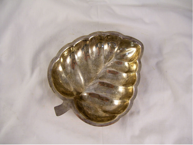 Appraisal: Towle Sterling Leaf Dish Leaf shaped dish marked Towle sterling