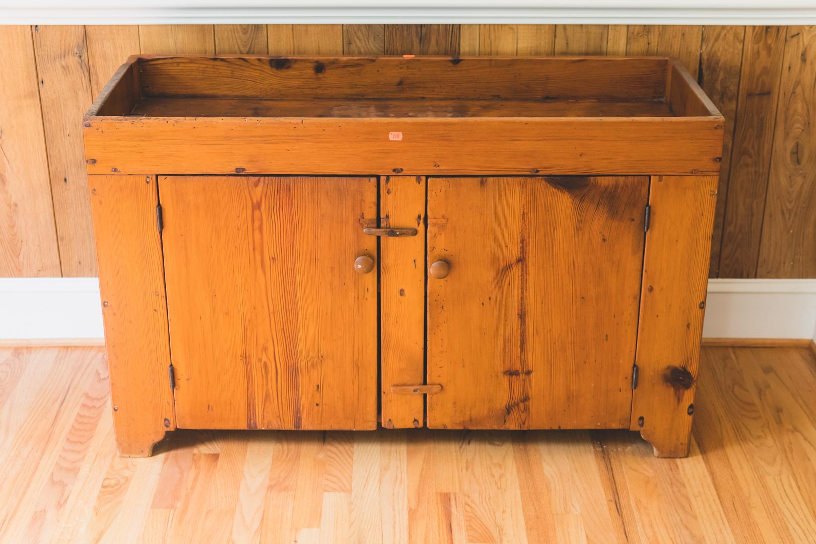 Appraisal: American pine dry sink th century in H in W