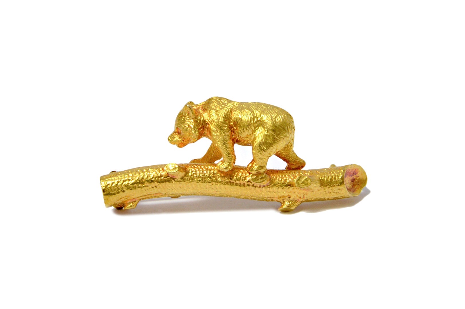 Appraisal: A Victorian gold brooch formed as a bear walking along