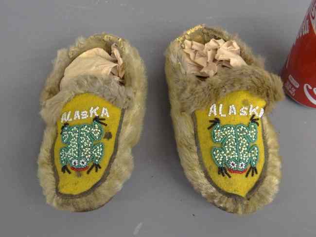 Appraisal: Pair beaded souvenir ''Alaska'' moccasins