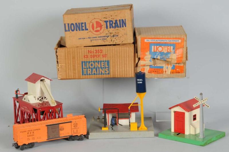 Appraisal: Lot of Lionel Accessories in OB Description Post-war Includes N