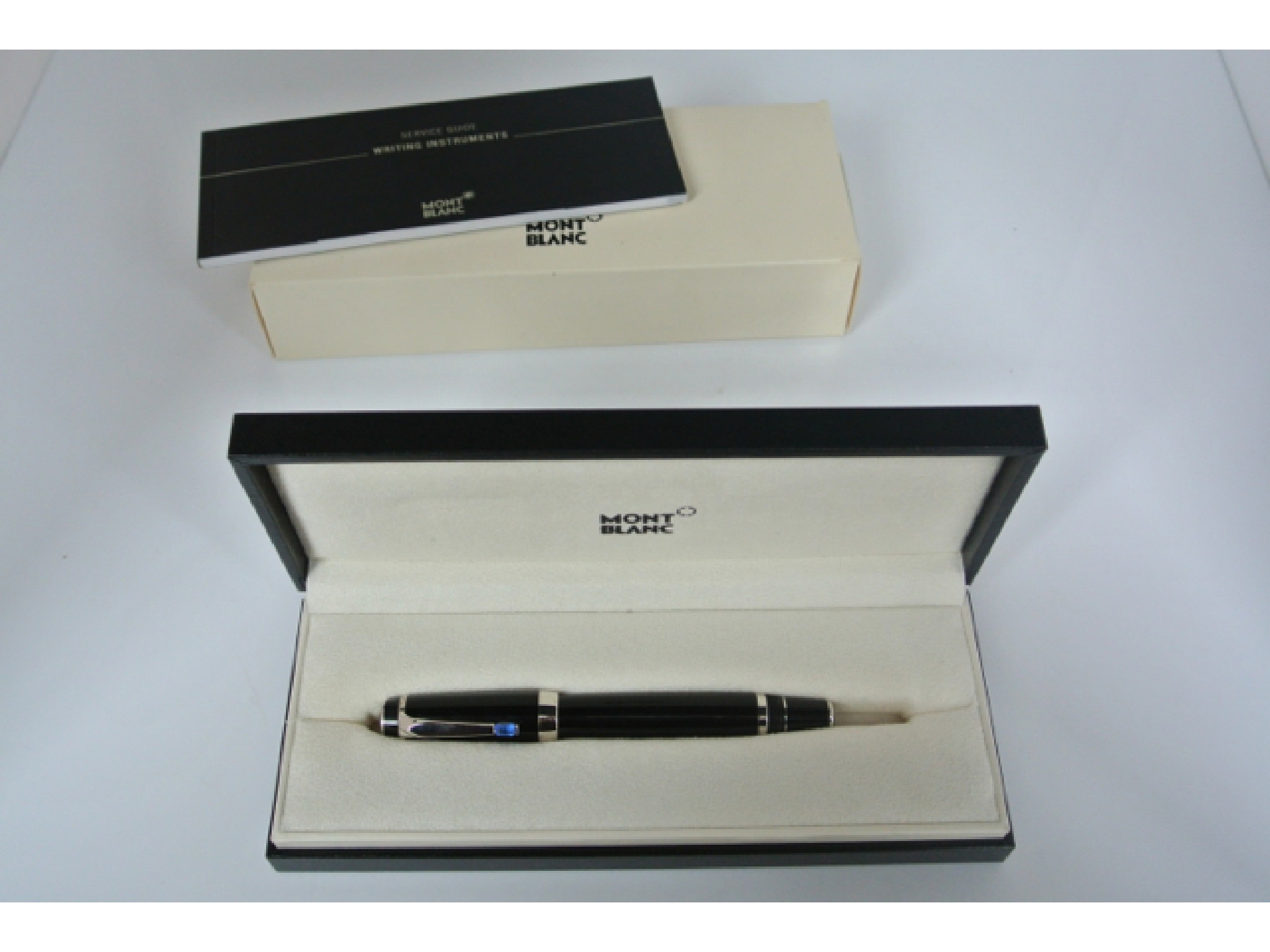 Appraisal: A Mont Blanc Hoheme Blue Platinum plated rollerball pen with