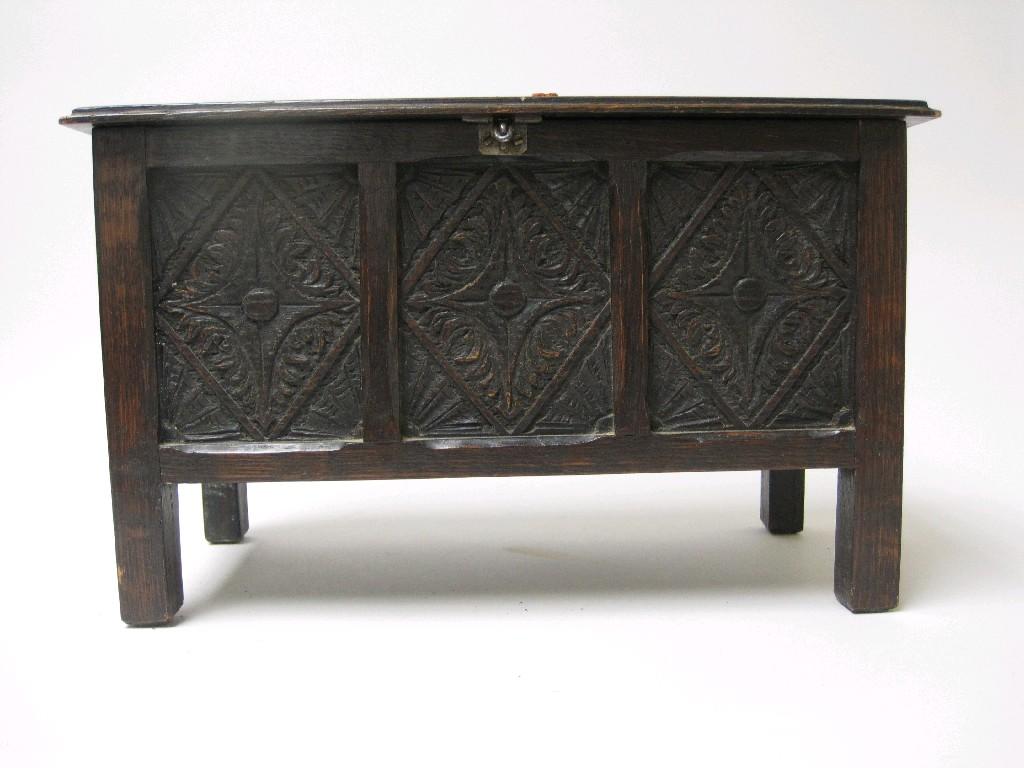 Appraisal: A miniature oak Coffer with plank lid above three diamond