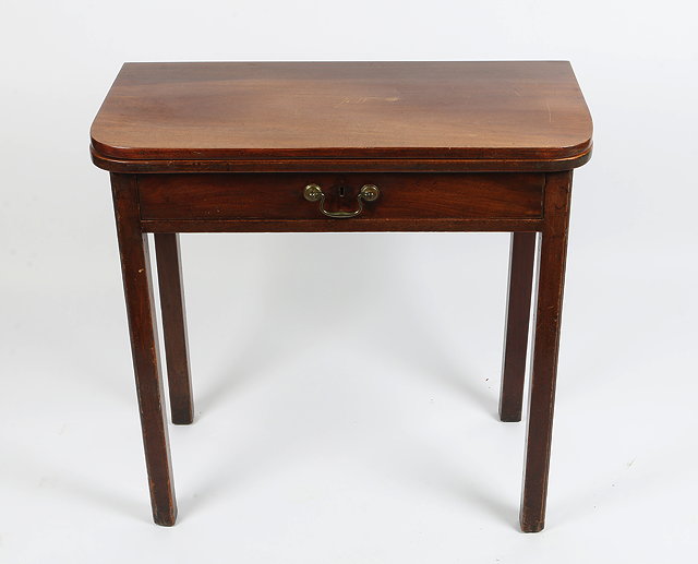 Appraisal: A SMALL SIZED GEORGIAN MAHOGANY FOLD OVER TEA TABLE singe