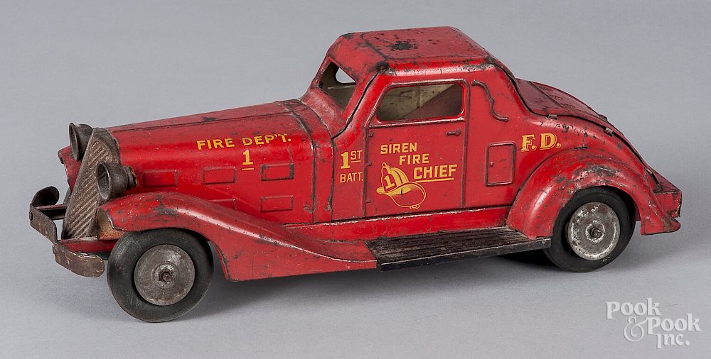 Appraisal: Marx pressed steel friction Siren Fire Chief Marx pressed steel