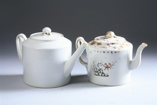 Appraisal: CHINESE FAMILLE ROSE PORCELAIN DRUM TEAPOT th century One side