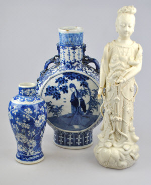 Appraisal: Chinese blue and white moon flask each side decorated with