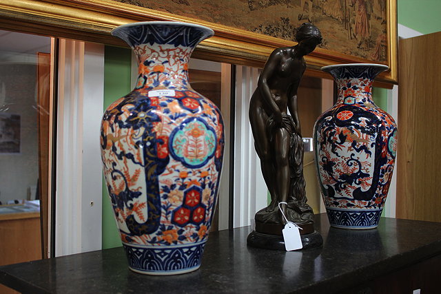 Appraisal: A PAIR OF LATE TH CENTURY JAPANESE IMARI PATTERN VASES