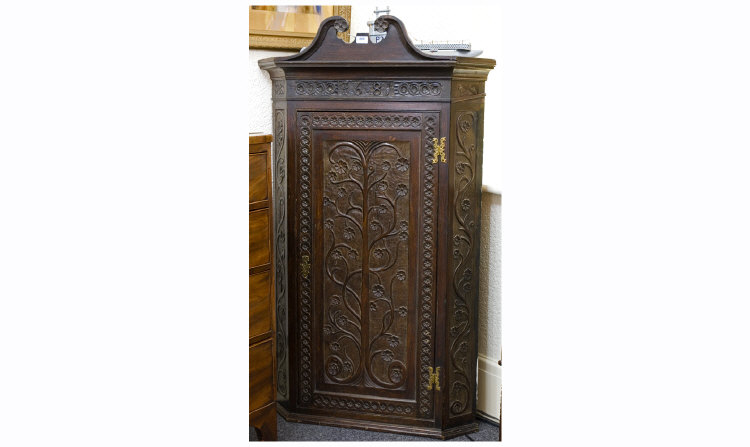 Appraisal: Oak Wall Hanging Corner Cupboard With Moulded Broken Pediment Above