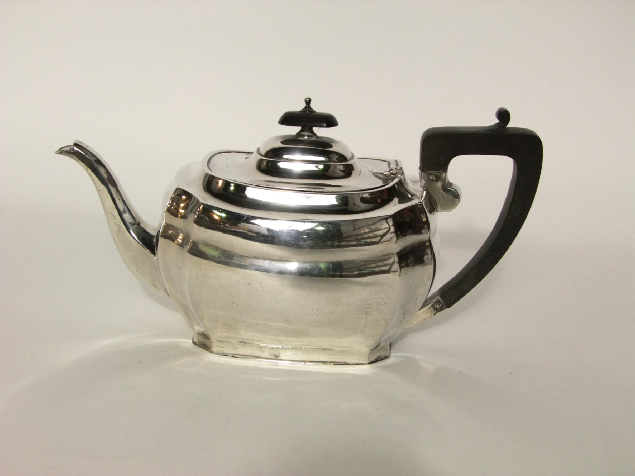 Appraisal: A silver teapot Cooper Brothers Sons Ltd Sheffield of shaped