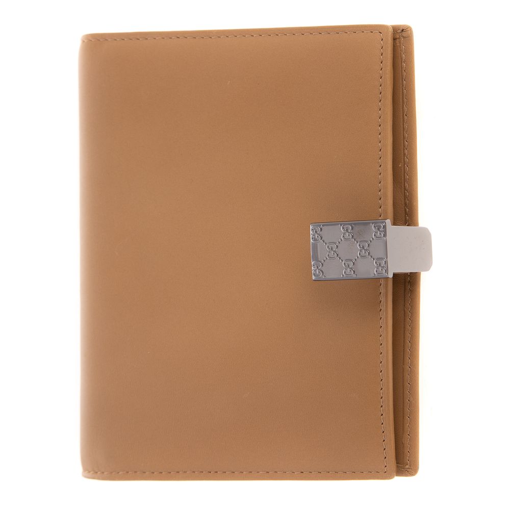 Appraisal: A Gucci Leather Agenda Cover A beige leather Gucci Agenda