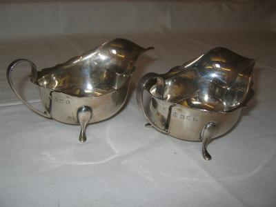 Appraisal: A PAIR OF GEORGE V OVAL SAUCE BOATS with everted