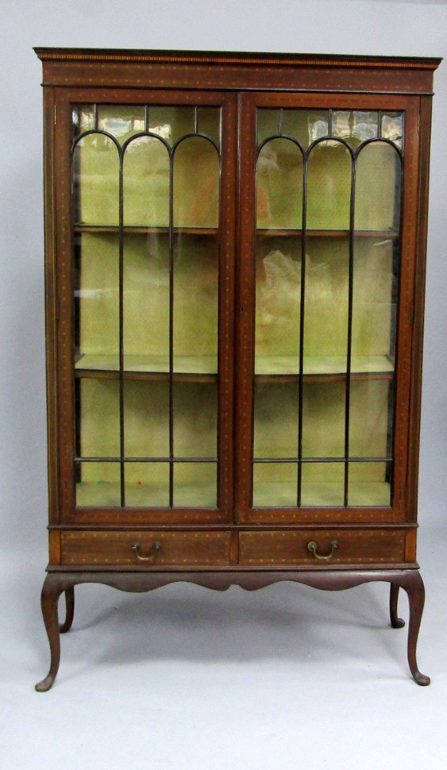 Appraisal: An Edwardian mahogany and inlaid display cabinet the pediment above