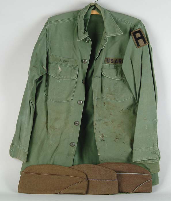 Appraisal: LOT OF AMERICAN UNIFORMS EQUIPMENT Field jacket size R has