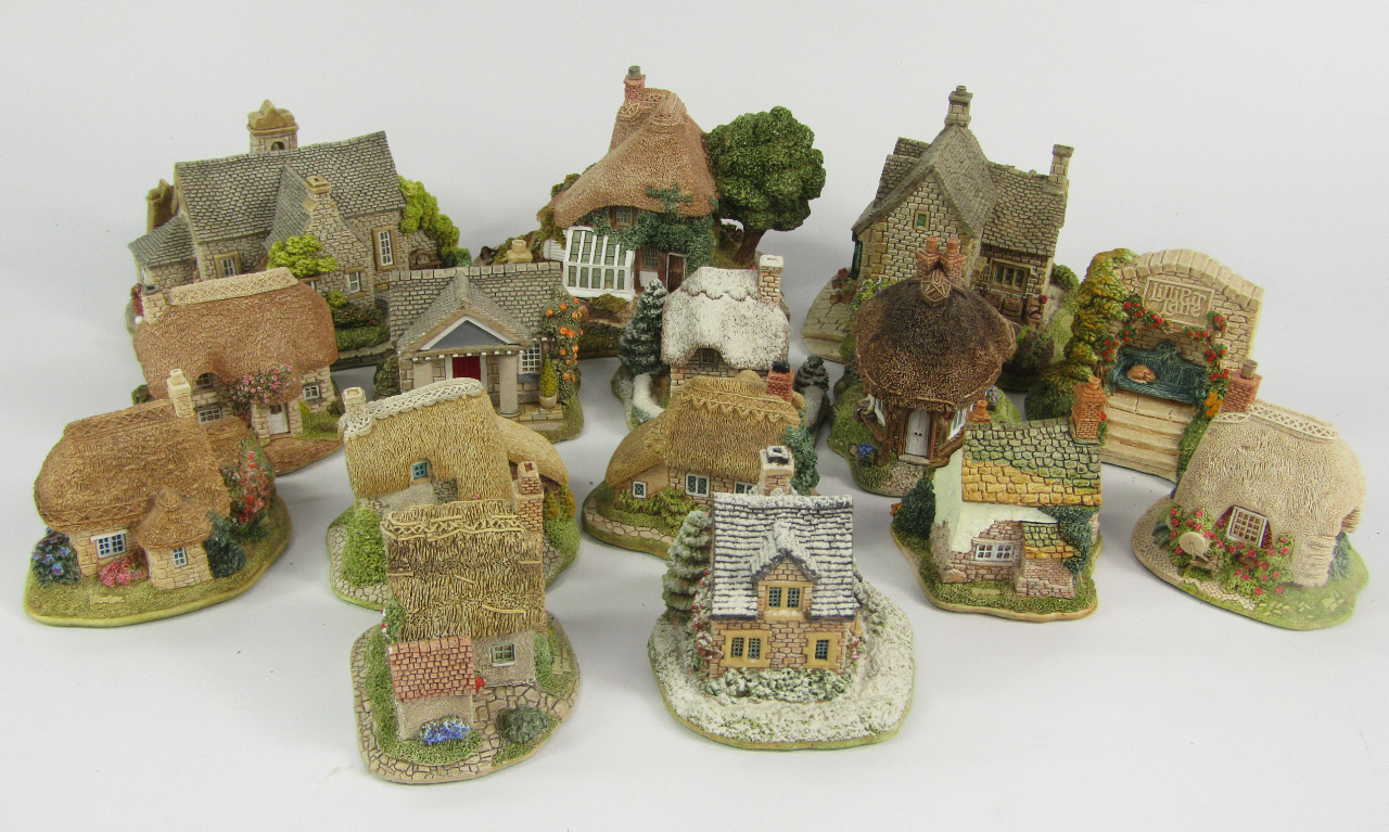 Appraisal: Lilliput Lane sculptures comprising Village School Tuppeny Bun Kiln Cottage