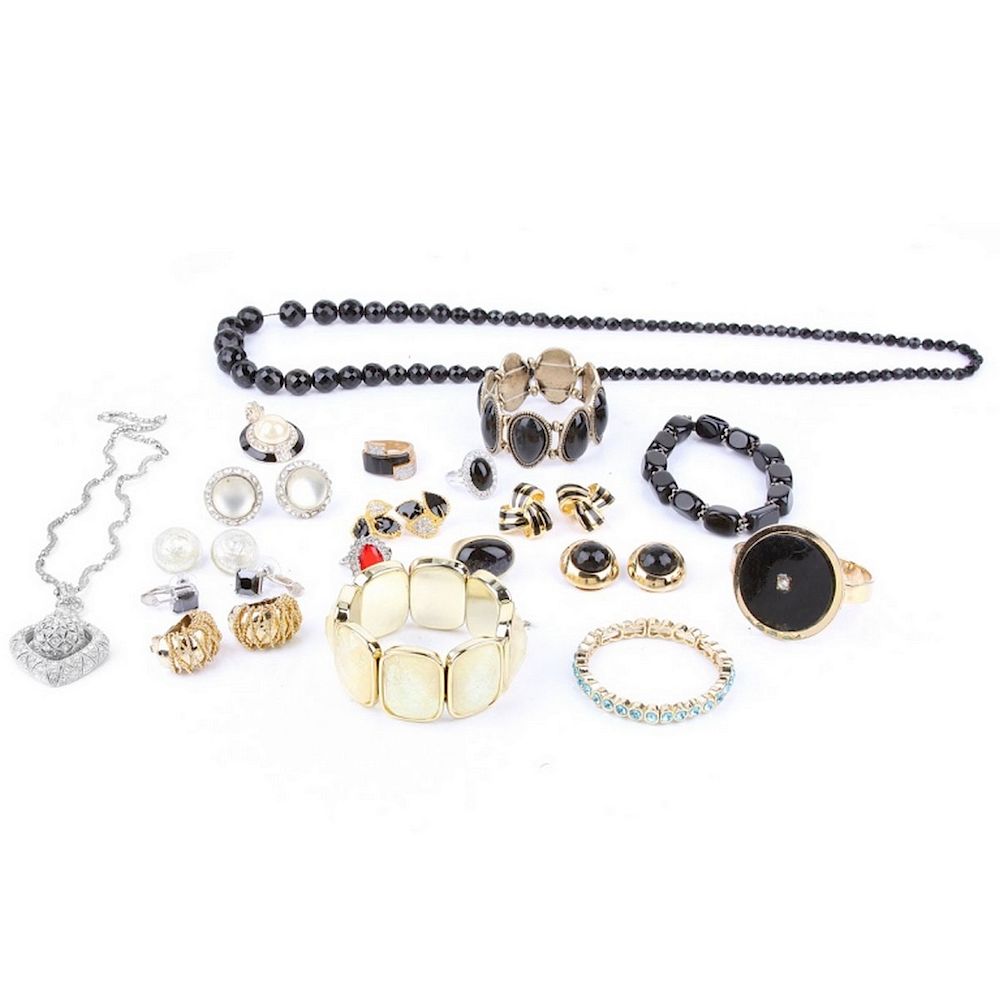 Appraisal: Twenty-three Pieces Costume Fashion Jewelry Twenty-three Pieces Costume Fashion Jewelry