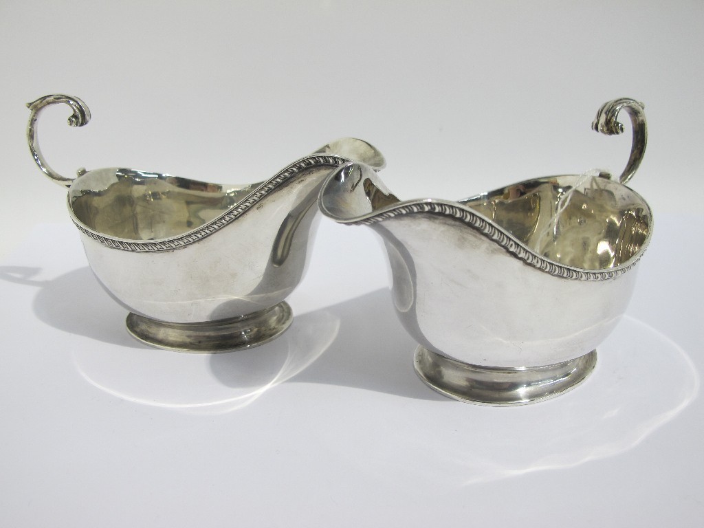 Appraisal: A pair of silver sauceboats Chester