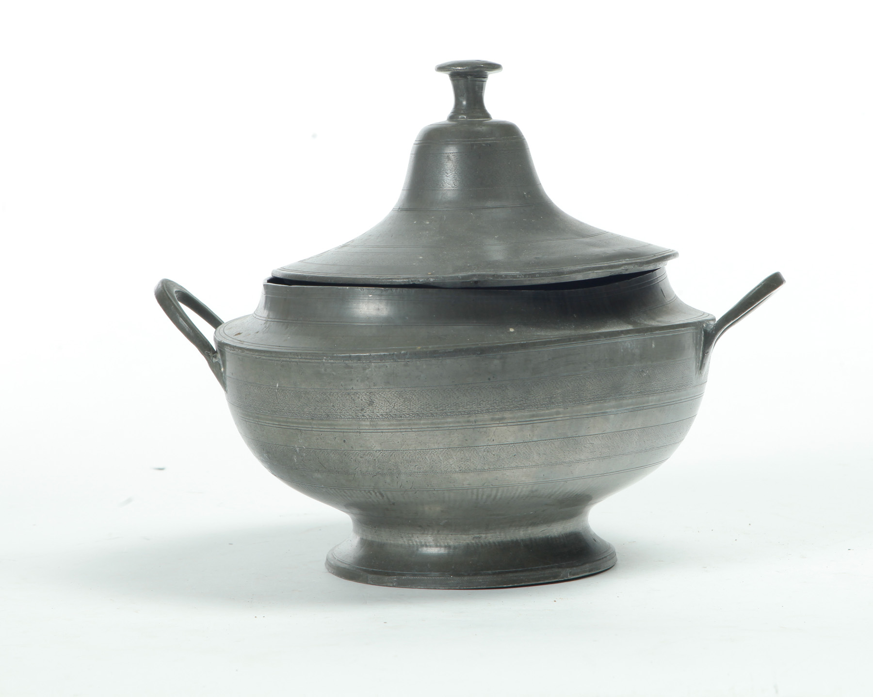 Appraisal: PEWTER TUREEN American th century Two handles and a witch's