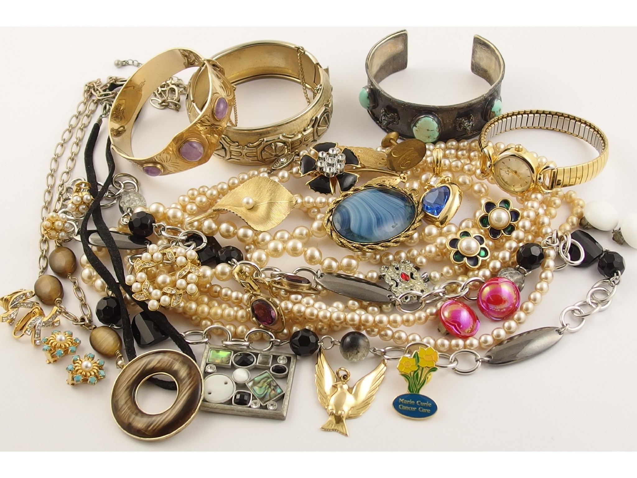 Appraisal: A collection of costume jewellery to include a white metal