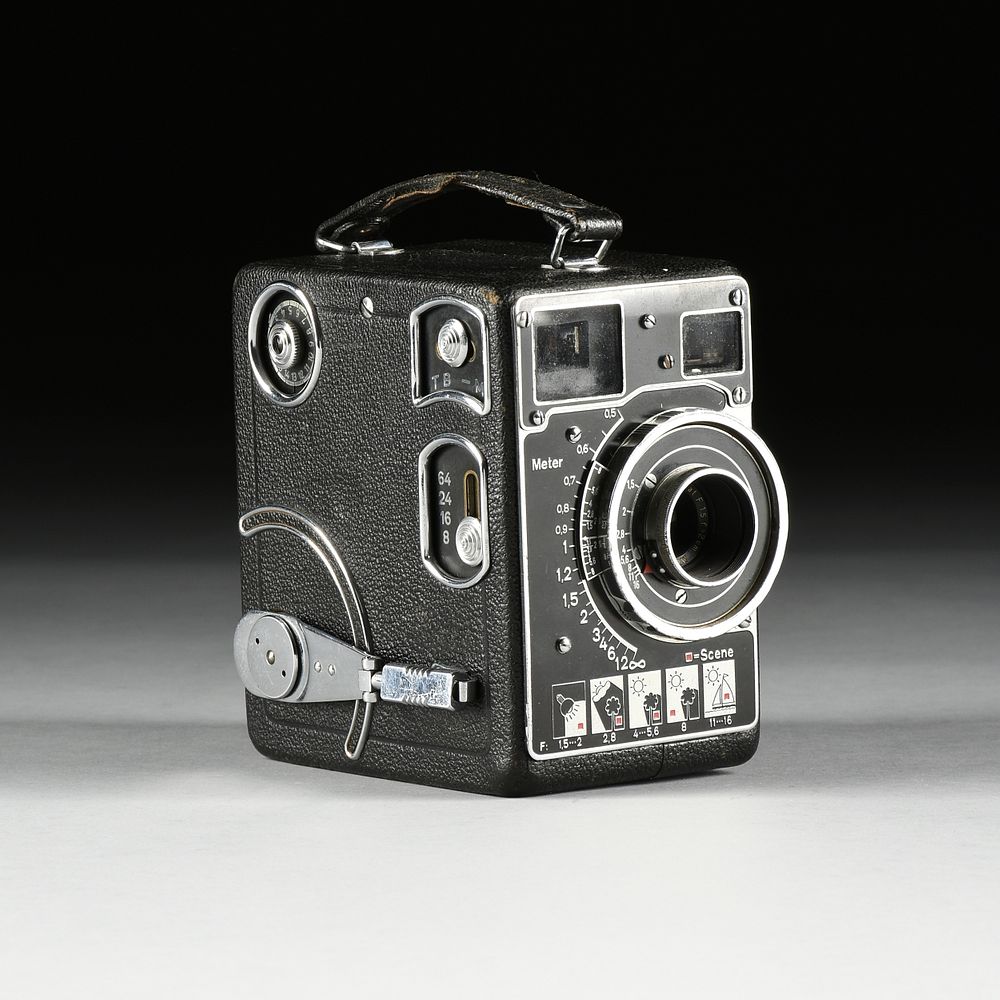 Appraisal: A GERMAN SIEMENS CII MM MOVIE CAMERA CIRCA A GERMAN