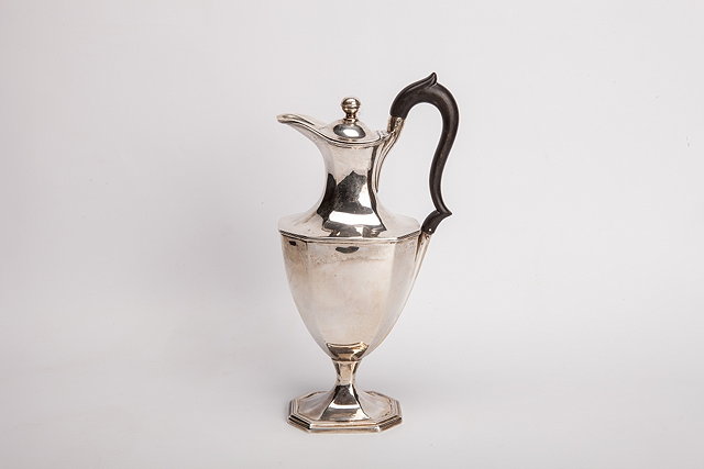 Appraisal: A GEORGIAN STYLE SILVER COFFEE POT of tapering canted form