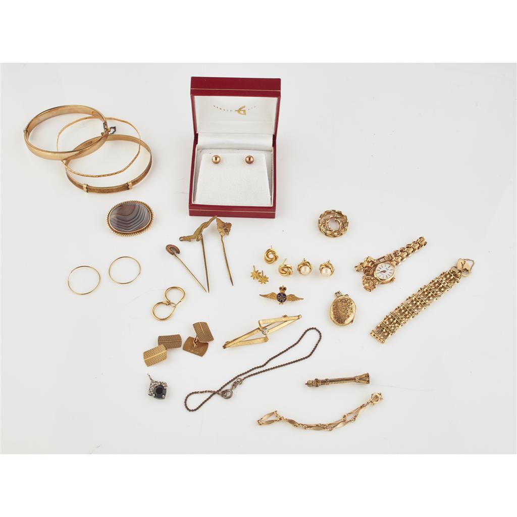 Appraisal: A collection of jewellery to include a ct gold set