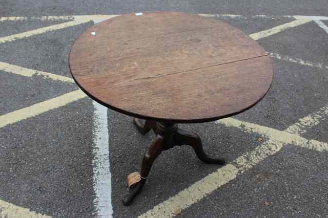 Appraisal: A GEORGIAN OAK CIRCULAR TILT TOP TRIPOD TABLE diameter