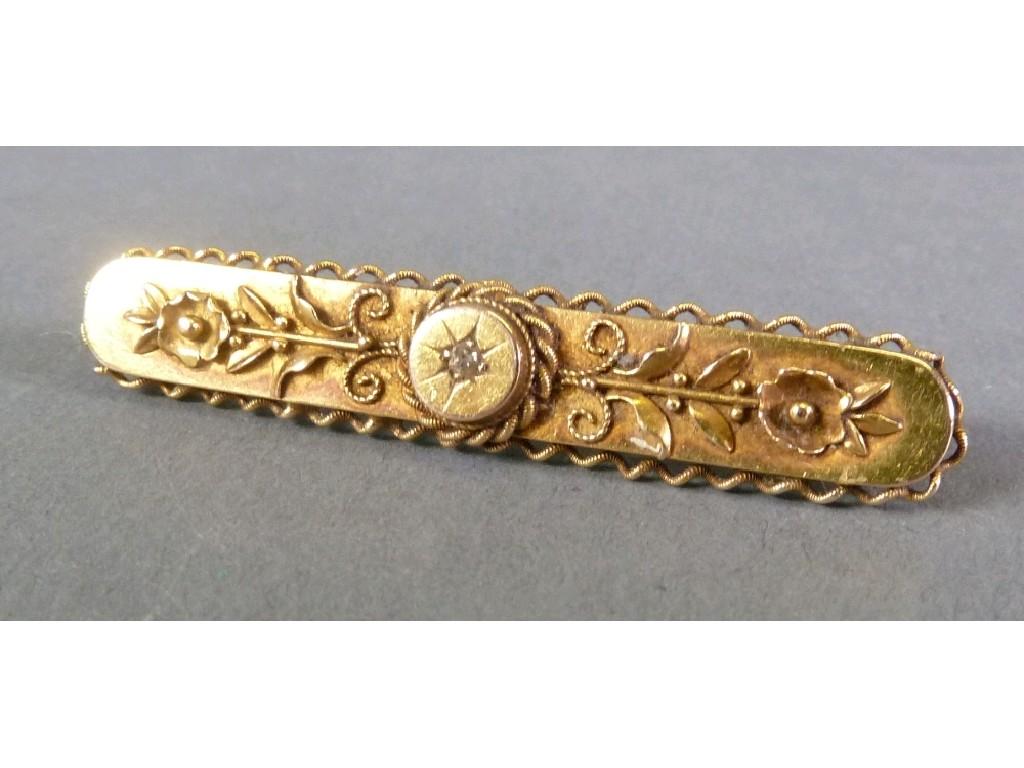 Appraisal: EDWARDIAN ct GOLD BAR BROOCH the targ shaped centre set