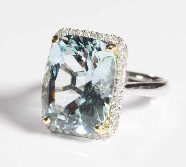 Appraisal: AQUAMARINE DIAMOND AND FOURTEEN KARAT WHITE GOLD RING featuring a