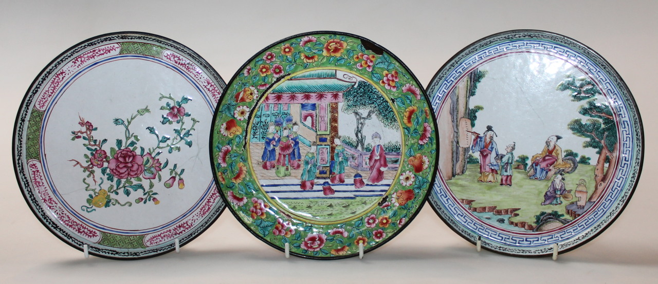 Appraisal: A Chinese Qing period enamel dish with a lipped edge