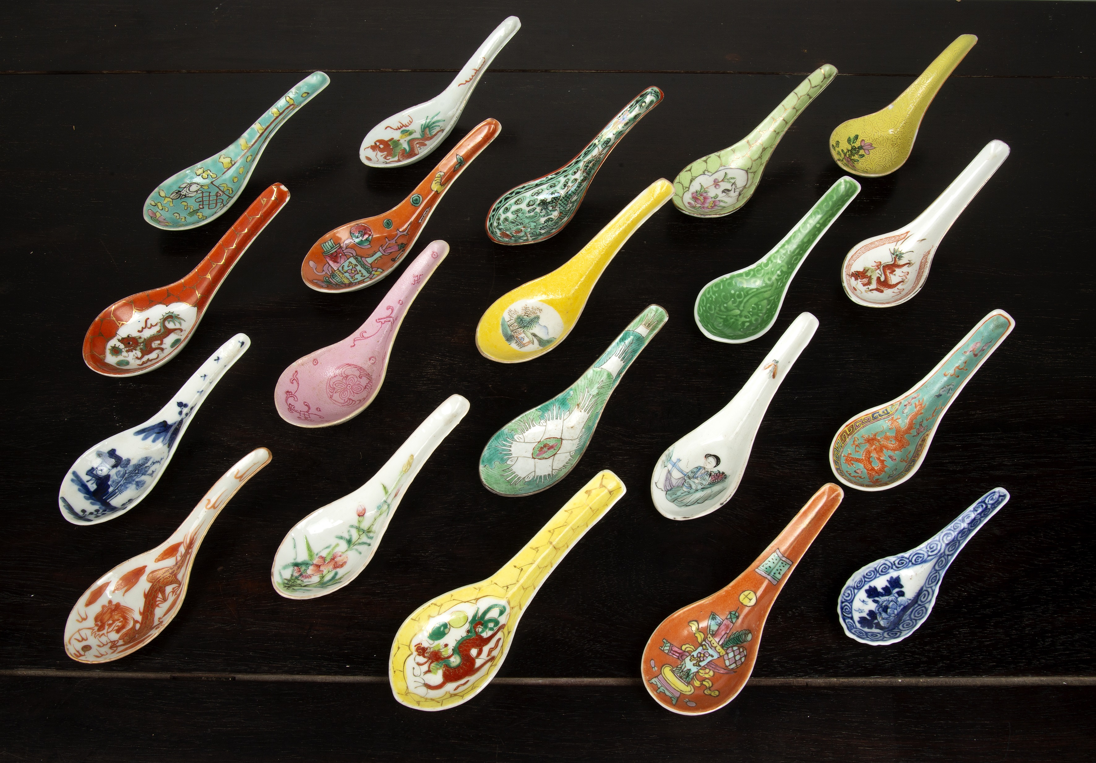 Appraisal: Group of twenty porcelain spoonsChinese th th Century to include