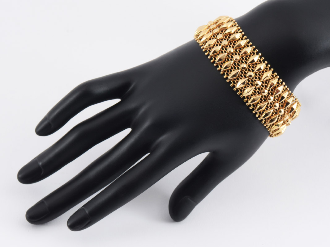 Appraisal: HIGH STYLE K GOLD ITALIAN BRACELET Ca 's Mesh base