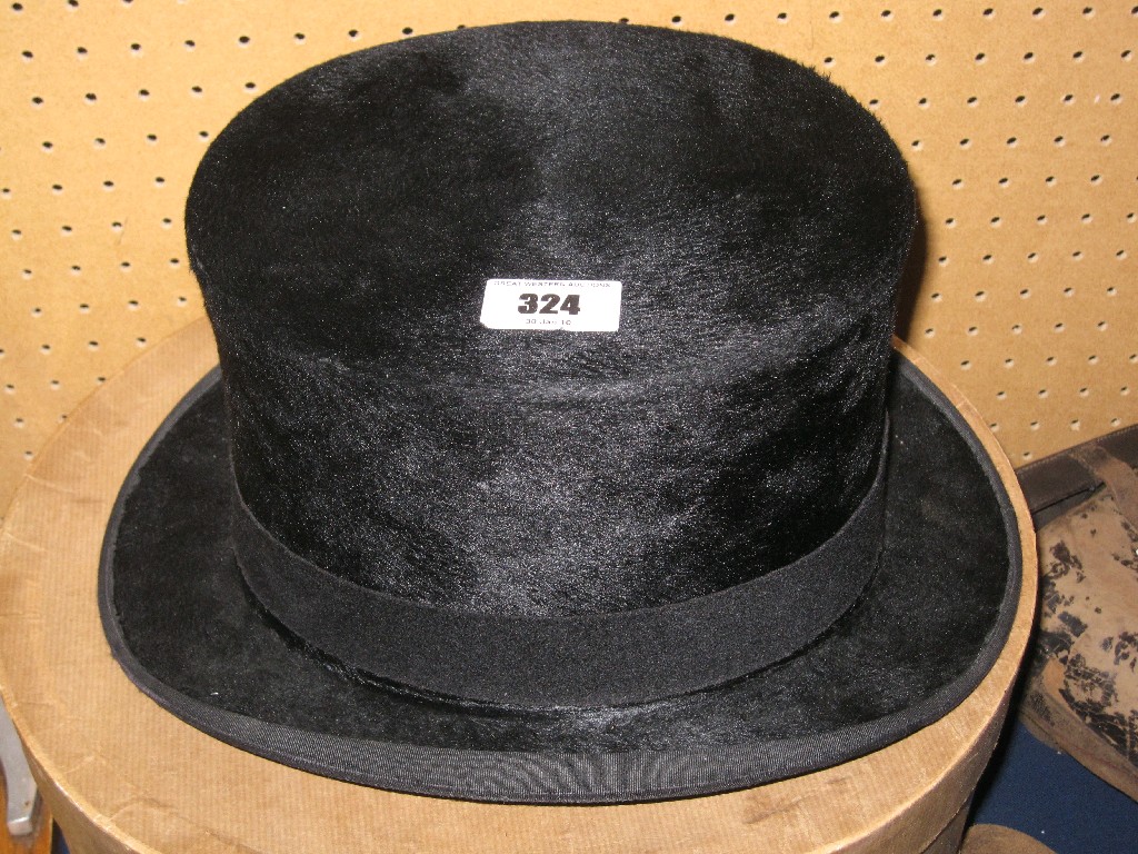 Appraisal: Top hat in case