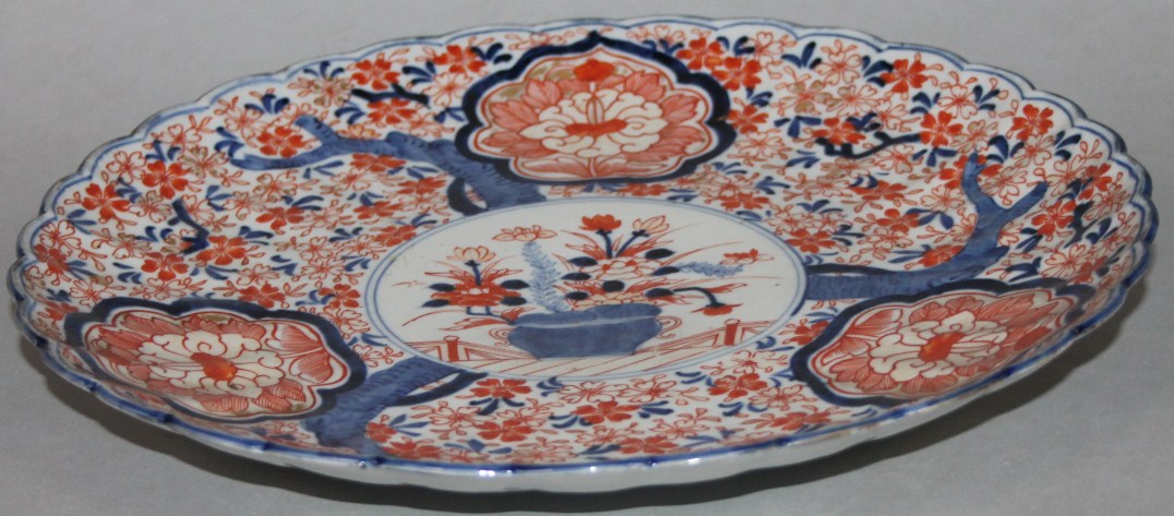 Appraisal: A thC Imari charger with shaped outline centred with a