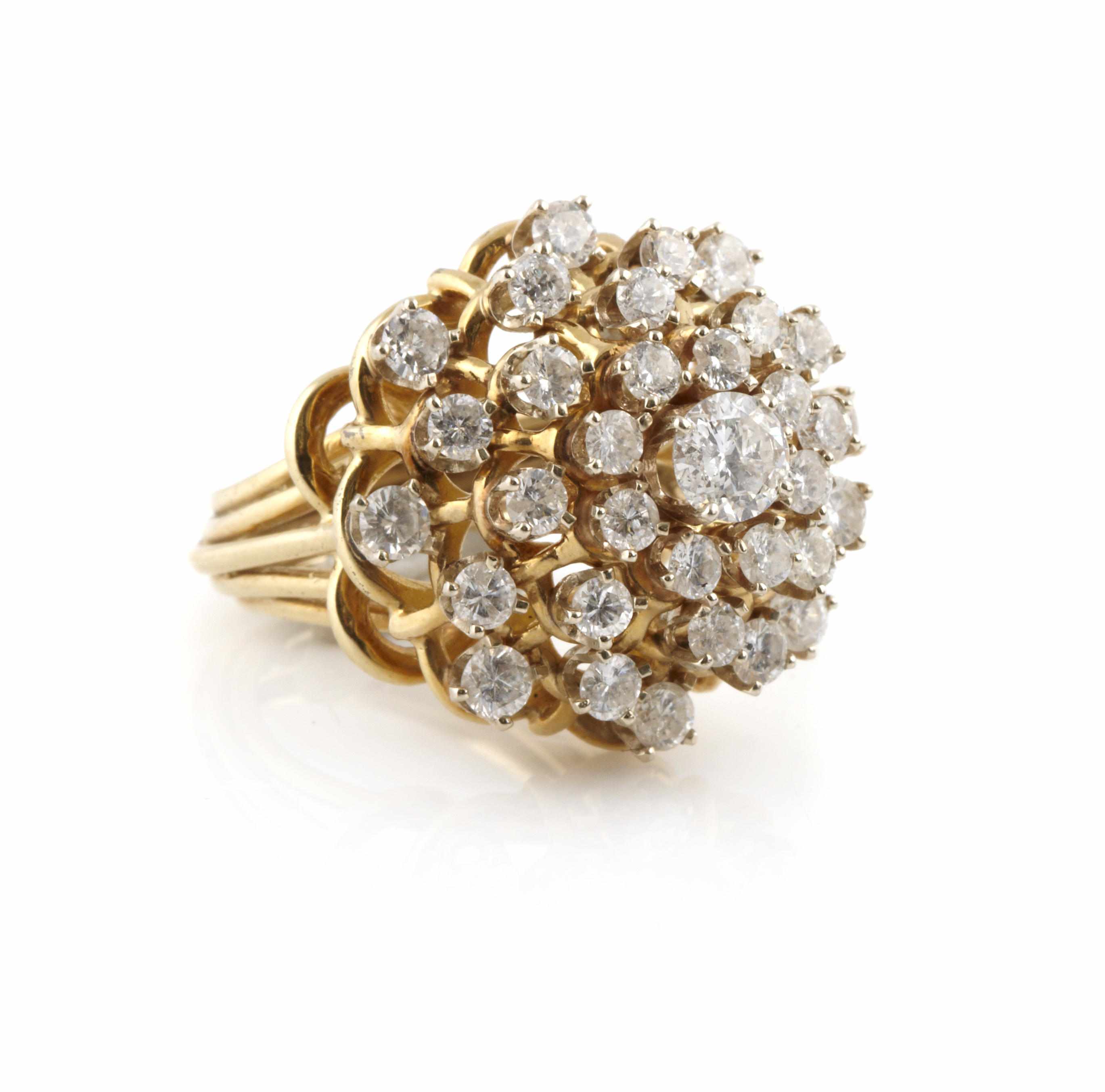 Appraisal: A diamond and gold cluster ring estimated total diamond weight