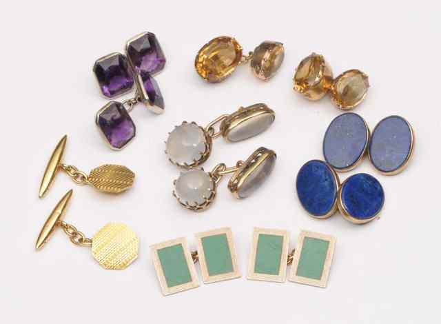 Appraisal: A PAIR OF BLUE STONE AND GOLD FACET CUT CUFFLINKS