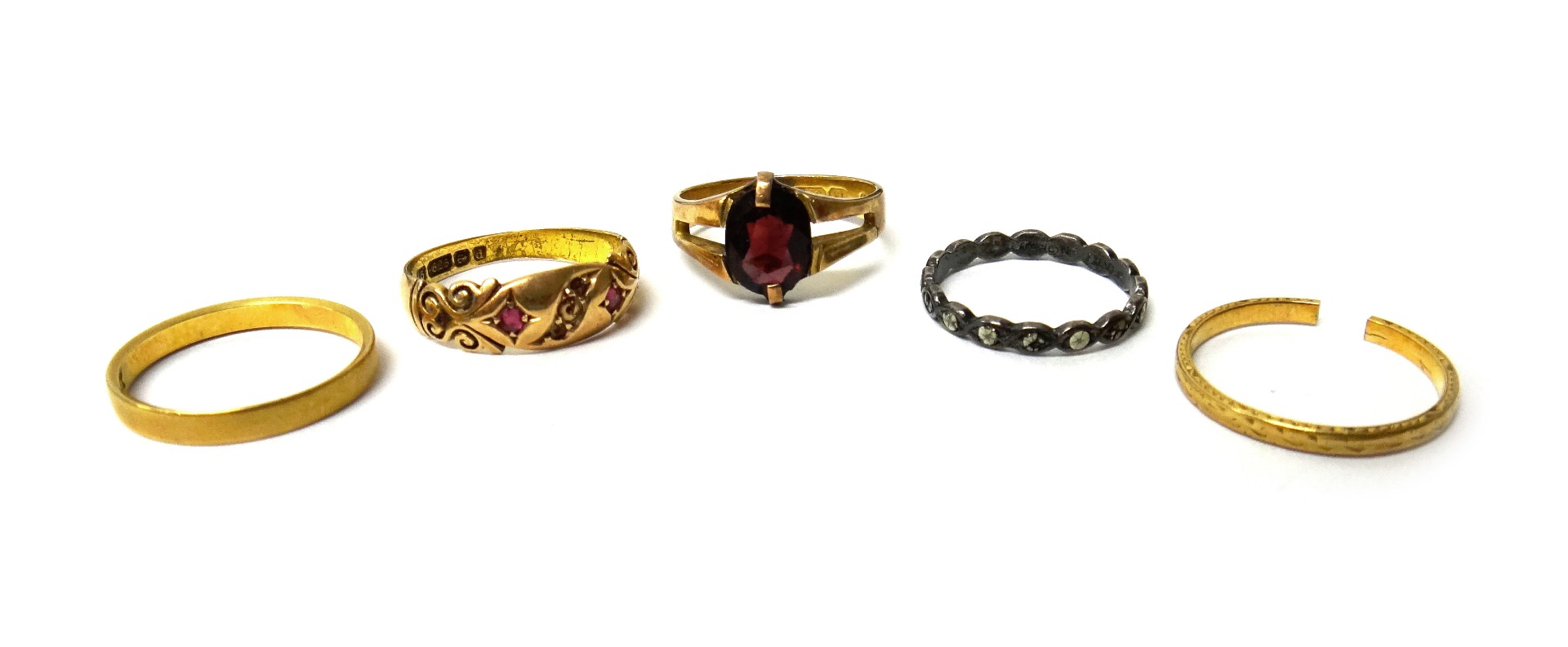 Appraisal: A ct gold ring mounted with two cushion shaped rubies