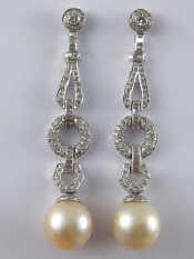 Appraisal: A pair of white metal tests carat gold cultured pearl