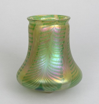 Appraisal: An Iridescent Green Pulled Feather Art Glass Hanging Shade An