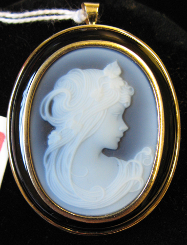 Appraisal: BLUE CAMEO PENDANT BROOCH the oval jasperware cameo with portrait