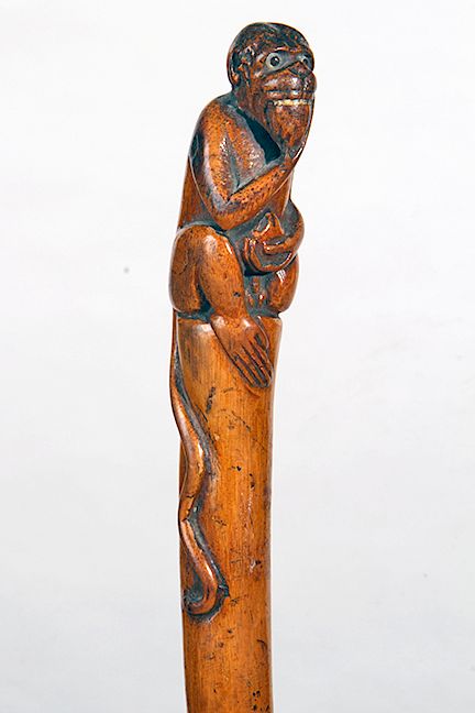 Appraisal: Monkey Folk-art Cane Ca - A one-piece carved European folk-art