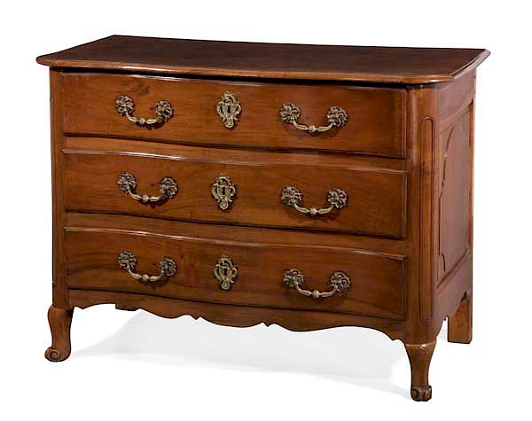 Appraisal: A Louis XV walnut serpentine commode A Louis XV walnut