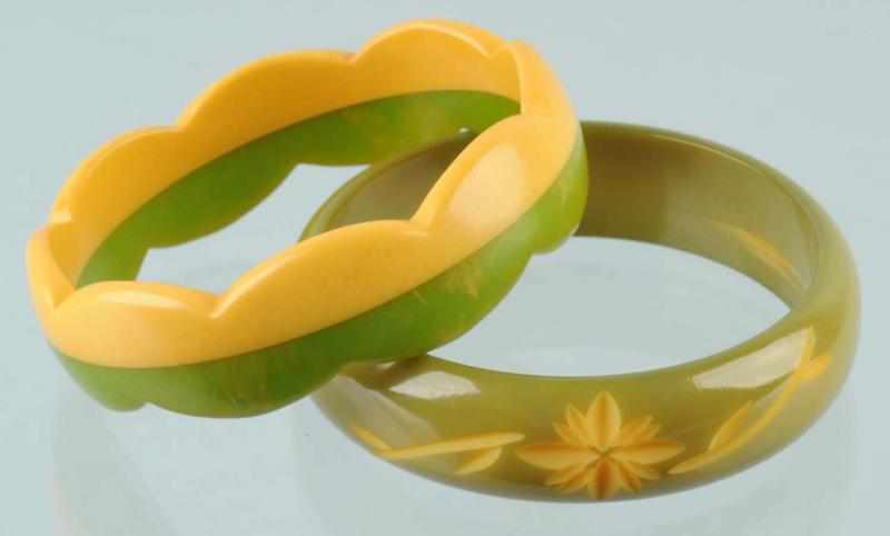 Appraisal: Lot of Bakelite Bracelets Description Includes one laminated and scalloped