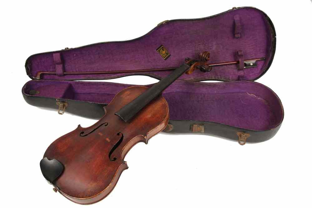 Appraisal: TH C HUNGARIAN VIOLA W BOW - '' Viola marked