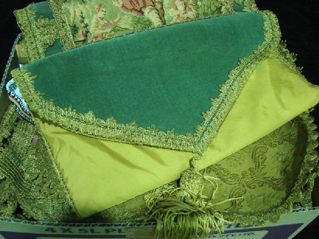 Appraisal: A quantity of embroidered doilies and place mats together with