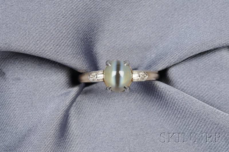 Appraisal: Cat's-eye Chrysoberyl and Diamond Ring c prong-set with a cat's-eye