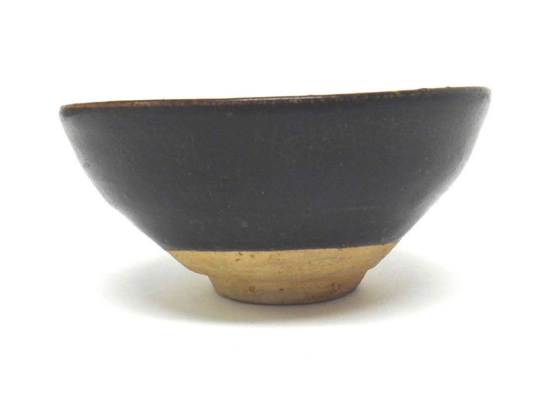 Appraisal: A Jizhou' tea bowl Song Dynasty the rounded sides rising